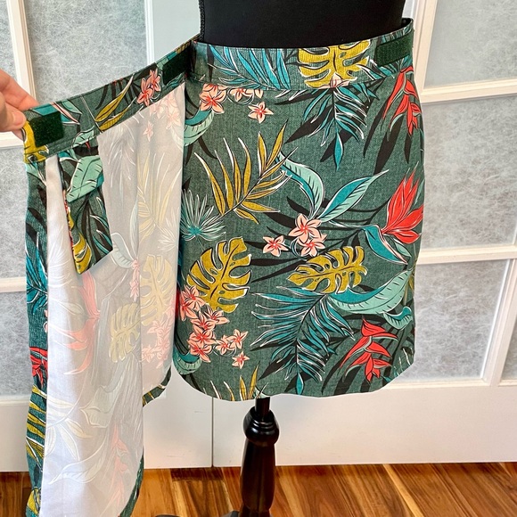 RipSkirt Hawaii Wrap Skirt Size Medium Length 2 Tropical Print Velcro Closure - Picture 3 of 8